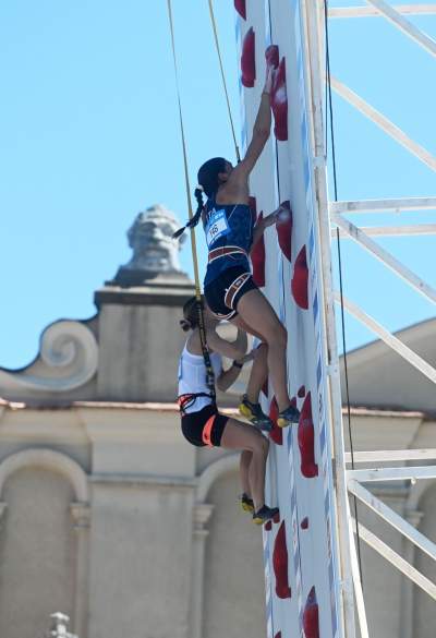 Wspinaczkowe szaleństwo na Rynku Głównym w Krakowie - zdjęcie 41