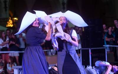 Spektakularny koniec festiwalu teatrów ulicznych na Rynku Głównym - zdjęcie 13