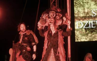 Spektakularny koniec festiwalu teatrów ulicznych na Rynku Głównym - zdjęcie 30