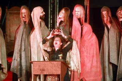 Spektakularny koniec festiwalu teatrów ulicznych na Rynku Głównym - zdjęcie 37