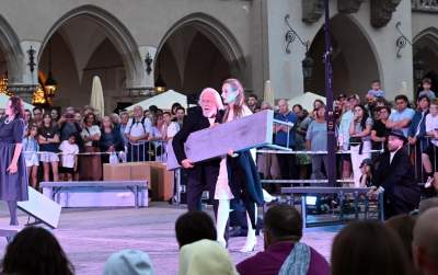 Spektakularny koniec festiwalu teatrów ulicznych na Rynku Głównym - zdjęcie 3