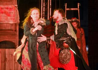 Spektakularny koniec festiwalu teatrów ulicznych na Rynku Głównym - zdjęcie 18