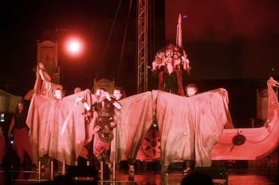 Spektakularny koniec festiwalu teatrów ulicznych na Rynku Głównym - zdjęcie 36