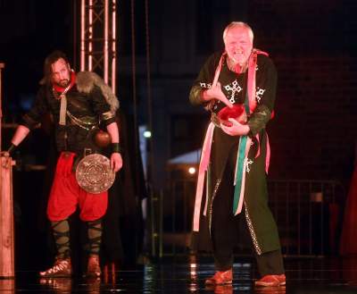 Spektakularny koniec festiwalu teatrów ulicznych na Rynku Głównym - zdjęcie 24