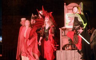 Spektakularny koniec festiwalu teatrów ulicznych na Rynku Głównym - zdjęcie 17