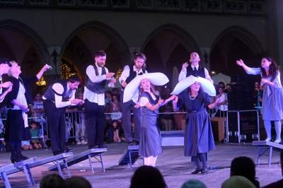 Spektakularny koniec festiwalu teatrów ulicznych na Rynku Głównym - zdjęcie 14