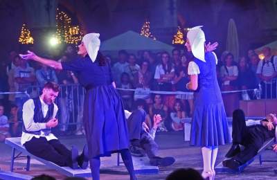 Spektakularny koniec festiwalu teatrów ulicznych na Rynku Głównym - zdjęcie 11