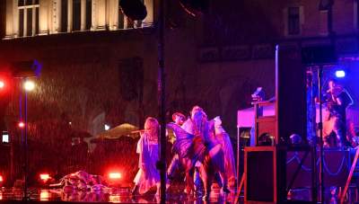 Spektakularny koniec festiwalu teatrów ulicznych na Rynku Głównym - zdjęcie 39