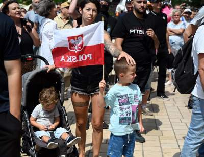Wulgarne, faszystowskie hasła na Rynku Głównym, była też kontrmanifestacja - zdjęcie 35