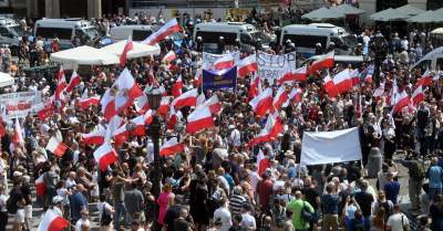 Wulgarne, faszystowskie hasła na Rynku Głównym, była też kontrmanifestacja - zdjęcie 27