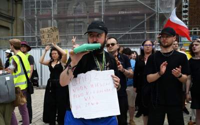 Wulgarne, faszystowskie hasła na Rynku Głównym, była też kontrmanifestacja - zdjęcie 31