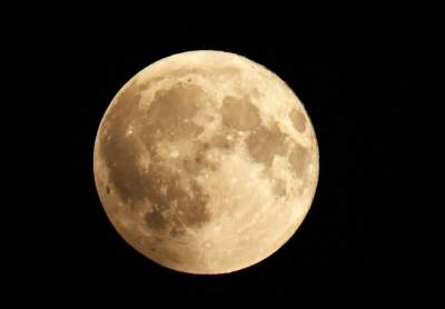 Zbożowy Księżyc zachwycił obserwatorów. Większy i jaśniejszy niż zwykle - zdjęcie 3