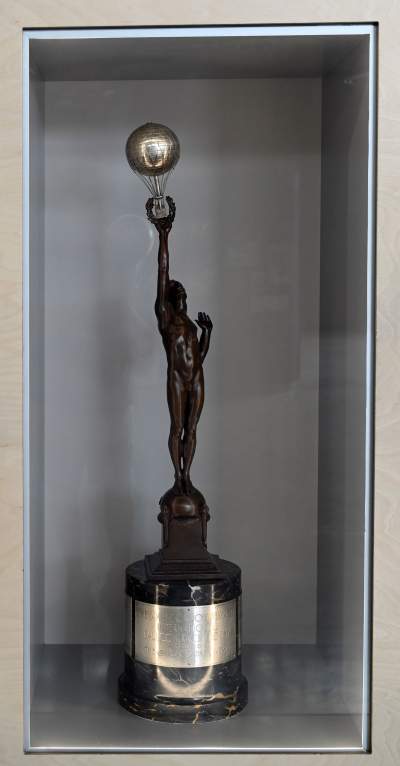 Co kryje wyremontowany hangar w Czyżynach? Fascynujące obiekty! - zdjęcie 9