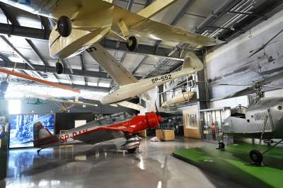 Co kryje wyremontowany hangar w Czyżynach? Fascynujące obiekty! - zdjęcie 42