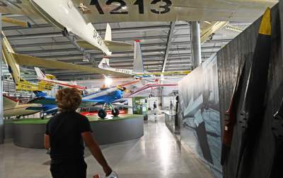 Co kryje wyremontowany hangar w Czyżynach? Fascynujące obiekty! - zdjęcie 13