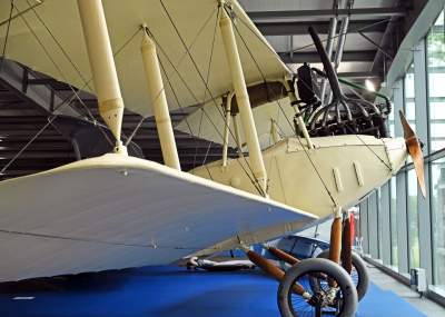 Co kryje wyremontowany hangar w Czyżynach? Fascynujące obiekty! - zdjęcie 28