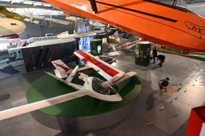 Co kryje wyremontowany hangar w Czyżynach? Fascynujące obiekty! - zdjęcie 35