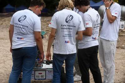 Kosmiczne zawody w Krakowie, zadania wzorowane na misjach NASA i ESA - zdjęcie 22