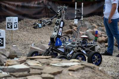 Kosmiczne zawody w Krakowie, zadania wzorowane na misjach NASA i ESA - zdjęcie 27