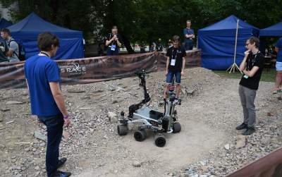 Kosmiczne zawody w Krakowie, zadania wzorowane na misjach NASA i ESA - zdjęcie 13