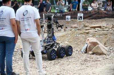 Kosmiczne zawody w Krakowie, zadania wzorowane na misjach NASA i ESA - zdjęcie 24