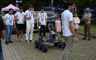 Kosmiczne zawody w Krakowie, zadania wzorowane na misjach NASA i ESA - zdjęcie 16