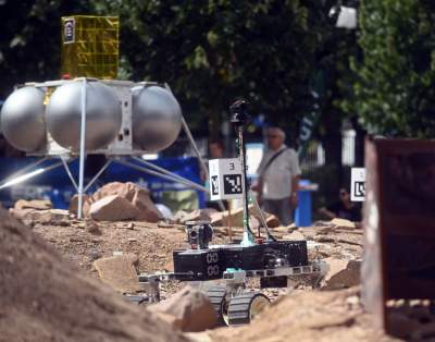 Kosmiczne zawody w Krakowie, zadania wzorowane na misjach NASA i ESA - zdjęcie 48