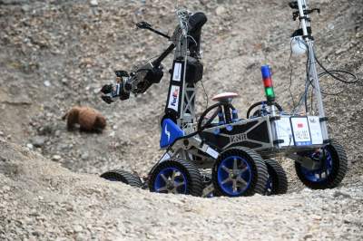 Kosmiczne zawody w Krakowie, zadania wzorowane na misjach NASA i ESA - zdjęcie 30