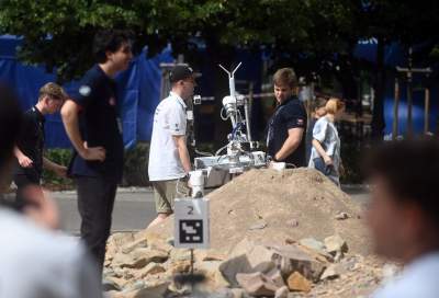 Kosmiczne zawody w Krakowie, zadania wzorowane na misjach NASA i ESA - zdjęcie 45