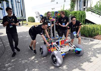 Kosmiczne zawody w Krakowie, zadania wzorowane na misjach NASA i ESA - zdjęcie 50