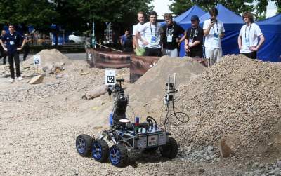 Kosmiczne zawody w Krakowie, zadania wzorowane na misjach NASA i ESA - zdjęcie 43