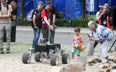 Kosmiczne zawody w Krakowie, zadania wzorowane na misjach NASA i ESA - zdjęcie 31