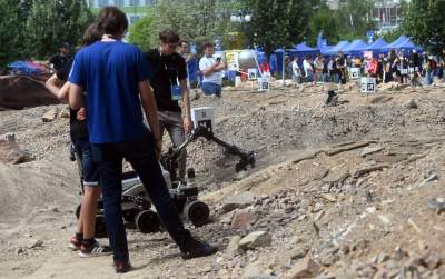 Kosmiczne zawody w Krakowie, zadania wzorowane na misjach NASA i ESA - zdjęcie 37