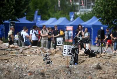 Kosmiczne zawody w Krakowie, zadania wzorowane na misjach NASA i ESA - zdjęcie 38