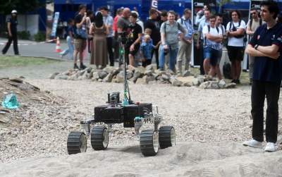 Kosmiczne zawody w Krakowie, zadania wzorowane na misjach NASA i ESA - zdjęcie 32