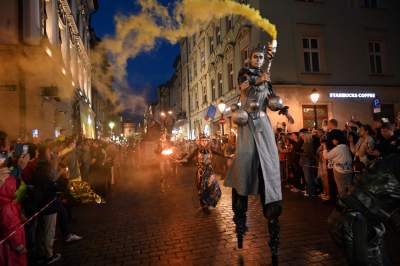 Imponujący spektakl na Rynku Głównym, historia Polski w pigułce - zdjęcie 33