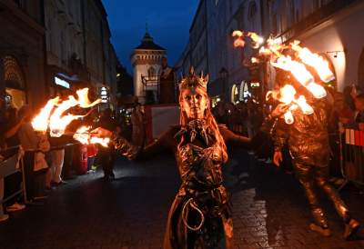 Imponujący spektakl na Rynku Głównym, historia Polski w pigułce - zdjęcie 22