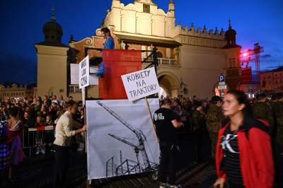 Imponujący spektakl na Rynku Głównym, historia Polski w pigułce - zdjęcie 41