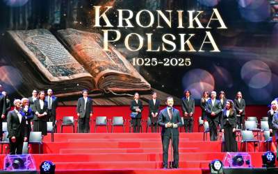 Imponujący spektakl na Rynku Głównym, historia Polski w pigułce - zdjęcie 82