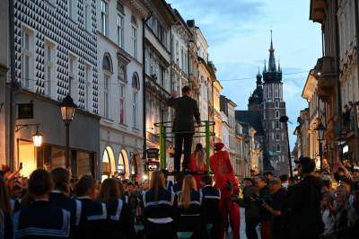 Imponujący spektakl na Rynku Głównym, historia Polski w pigułce - zdjęcie 4