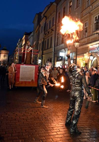 Imponujący spektakl na Rynku Głównym, historia Polski w pigułce - zdjęcie 32