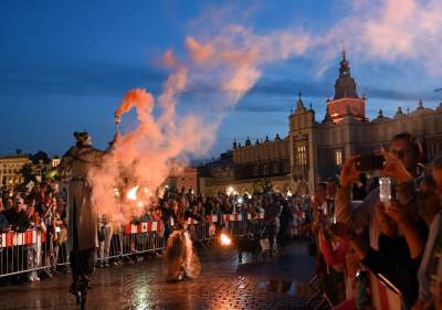 Imponujący spektakl na Rynku Głównym, historia Polski w pigułce - zdjęcie 36