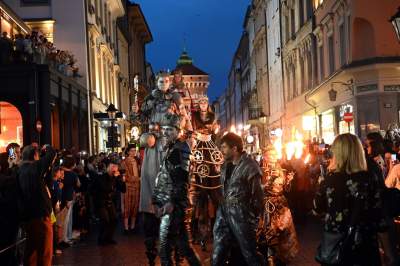 Imponujący spektakl na Rynku Głównym, historia Polski w pigułce - zdjęcie 28