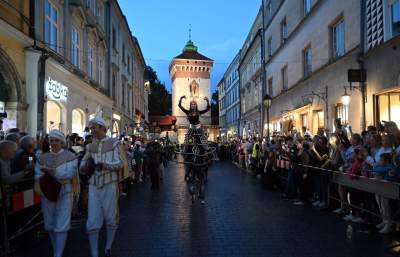 Imponujący spektakl na Rynku Głównym, historia Polski w pigułce - zdjęcie 17