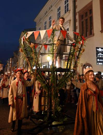 Imponujący spektakl na Rynku Głównym, historia Polski w pigułce - zdjęcie 37
