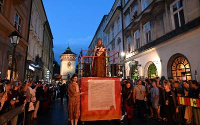 Imponujący spektakl na Rynku Głównym, historia Polski w pigułce - zdjęcie 25