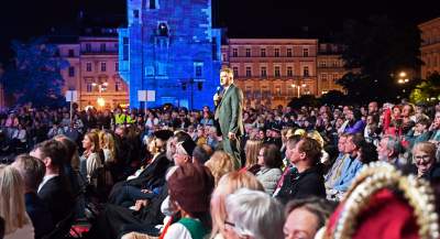Imponujący spektakl na Rynku Głównym, historia Polski w pigułce - zdjęcie 79