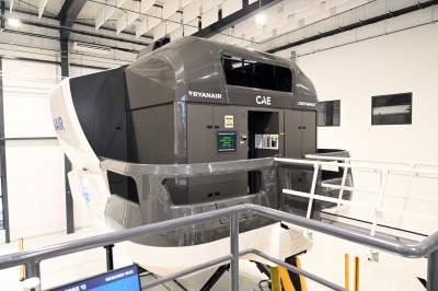 W Krakowie otwarto centrum symulatorowo-treningowe Ryanair. Odlotowe wyposażenie - zdjęcie 9