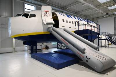W Krakowie otwarto centrum symulatorowo-treningowe Ryanair. Odlotowe wyposażenie - zdjęcie 42