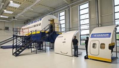 W Krakowie otwarto centrum symulatorowo-treningowe Ryanair. Odlotowe wyposażenie - zdjęcie 35